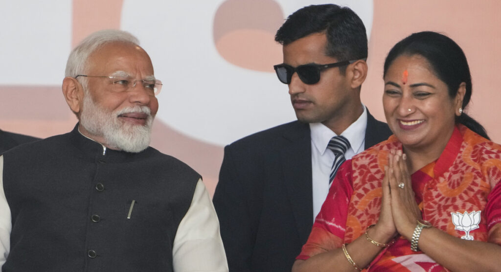 रेखा गुप्ता बनीं दिल्ली की मुख्यमंत्री, आशीष सूद सहित 6 विधायकों ने ली मंत्री पद की शपथ