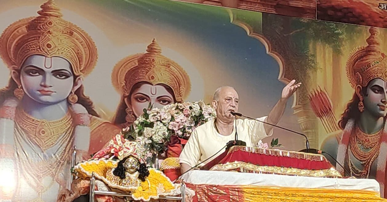 “रामो विग्रह वान धर्म: साधू सत्य पराक्रम:।”