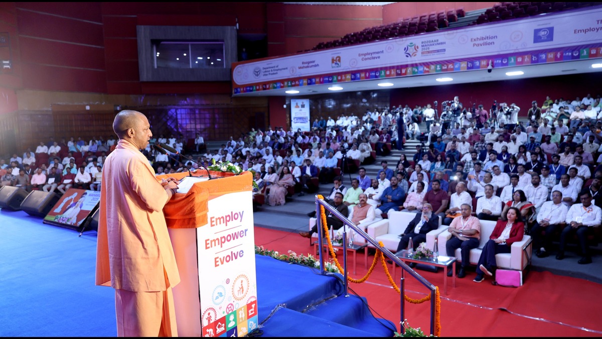 cm-yogi-adityanath-inaugrates-the-rojgar-mahakumbh-in-lucknow