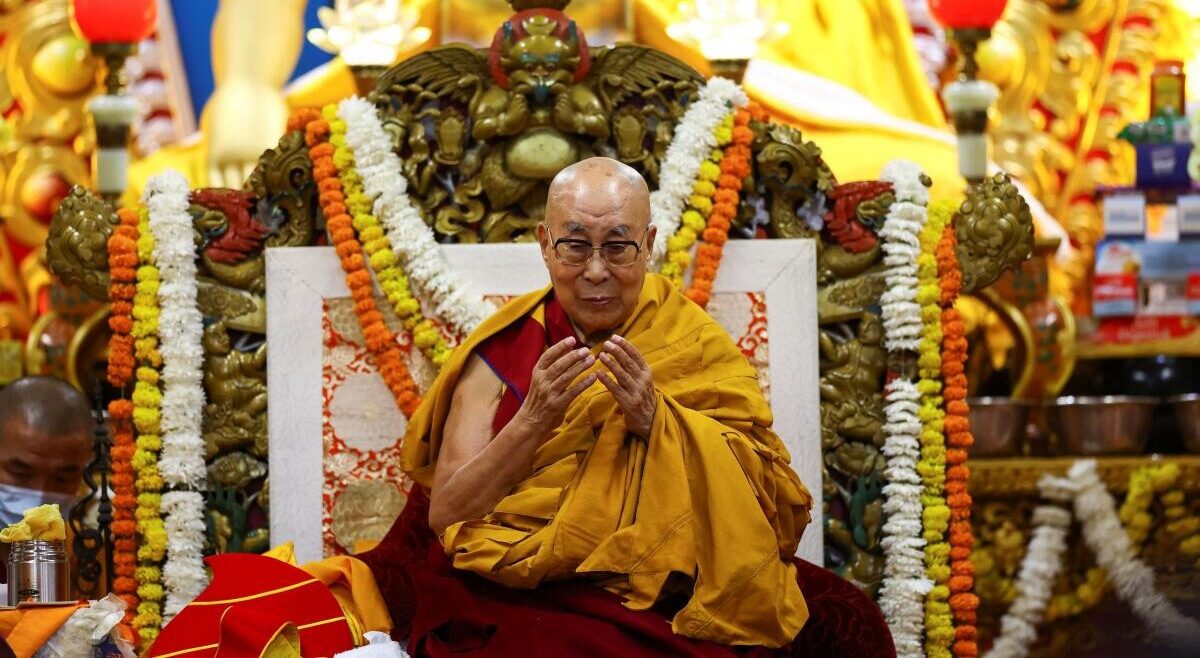 दलाई लामा के पुनर्जन्म की तिब्बती परंपरा