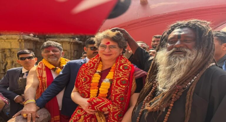 congress-mp-priyanka-gandhi -in-assam-visit-maa-kamakhya-devi-temple