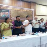 book-released-on-75th-anniversary-of-delhi-becoming-state-delhi