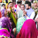 first-commercial-flight-from-noida-international-airport-farmers-were-honored