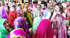 first-commercial-flight-from-noida-international-airport-farmers-were-honored