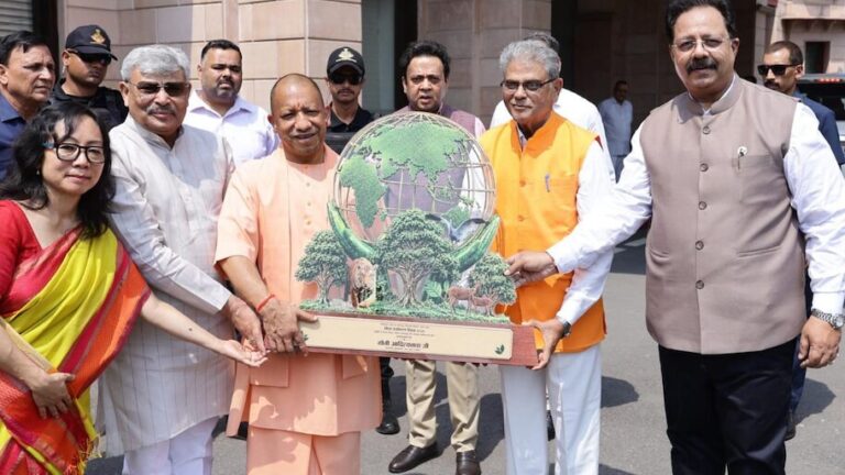 cm-yogi-adityanath-plantation-mahaabhiyan-2026