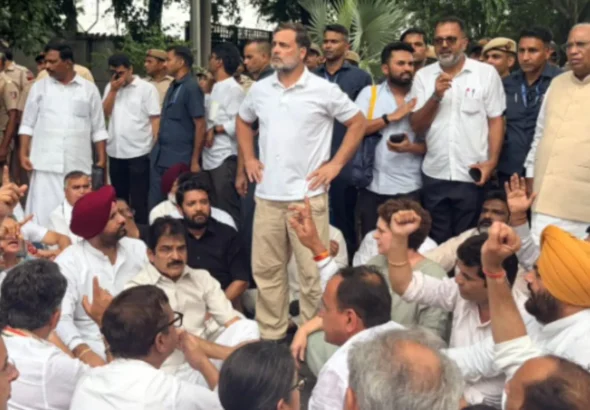 rahul-priyanka-congress-protest-pm-residence