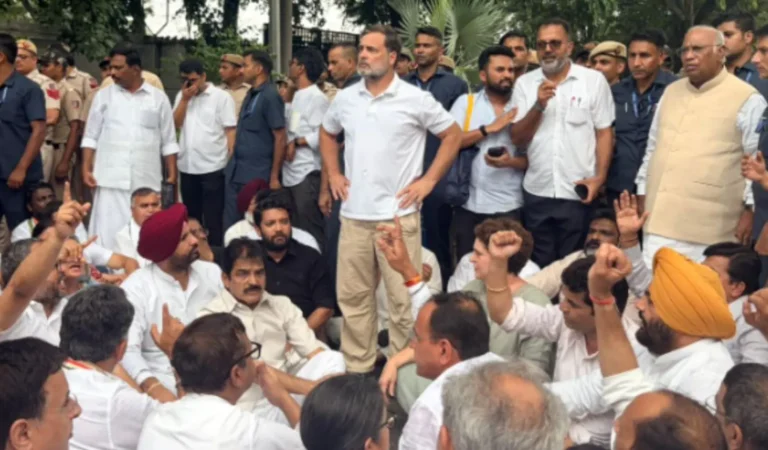 rahul-priyanka-congress-protest-pm-residence
