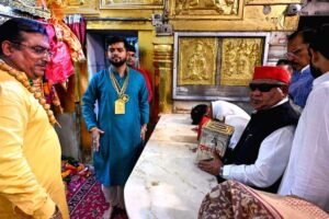 sp-mps-visit-hanuman-mandir-2082407